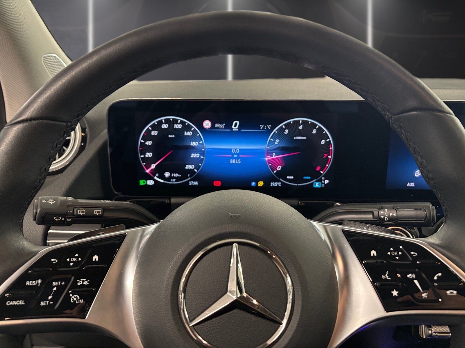 Fahrzeugabbildung Mercedes-Benz GLA 180 Progressive*AHK*Distro*Totwink*Multibeam