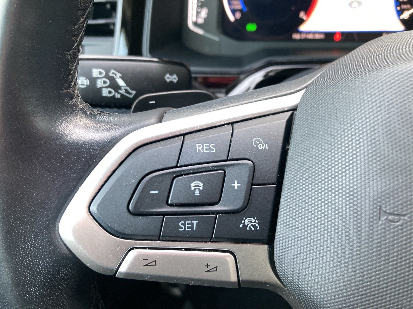 Fahrzeugabbildung Volkswagen Polo TSI Active DSG LED ACC PDC SH