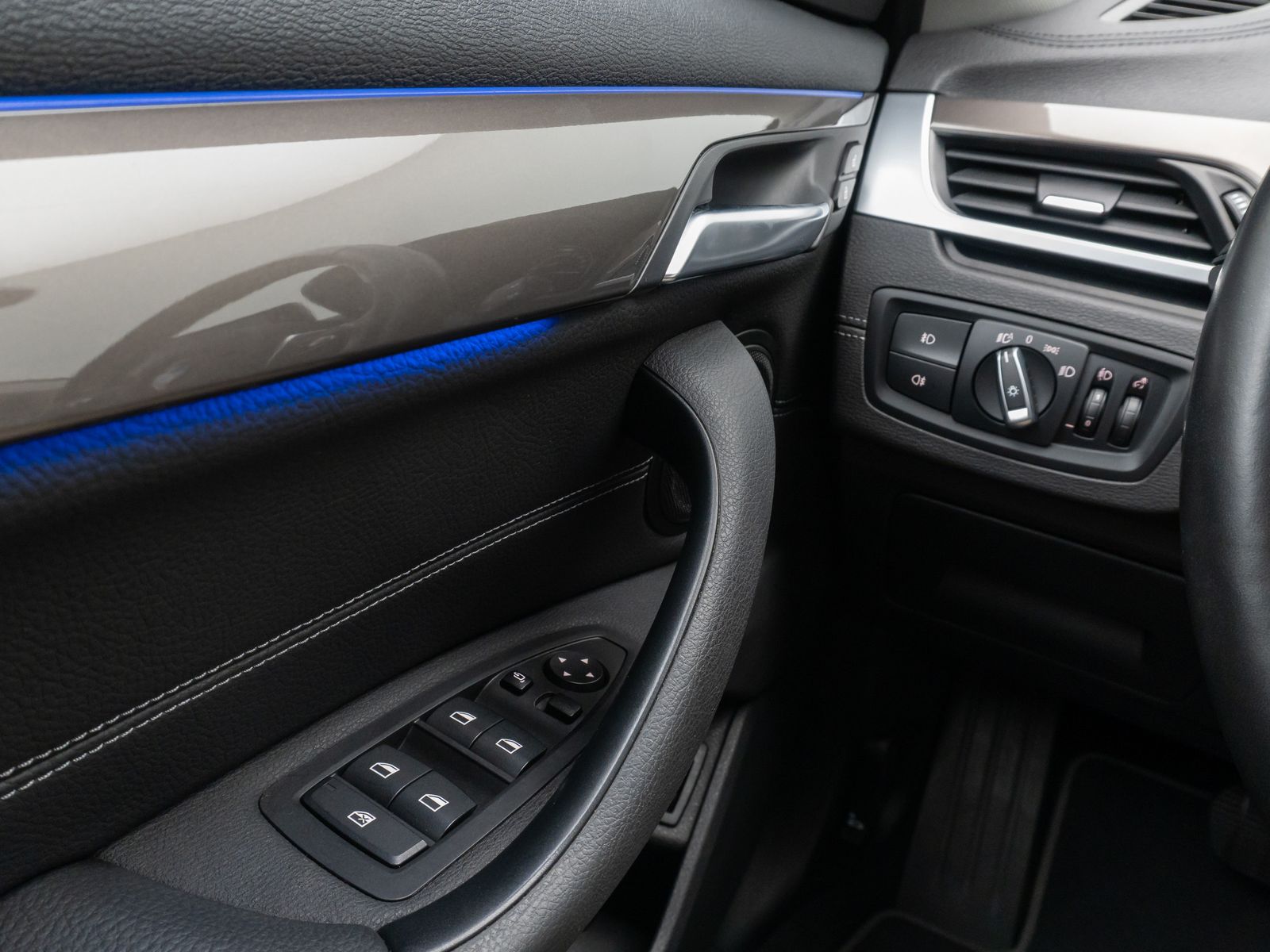 Fahrzeugabbildung BMW X1 xD20i xLine Kamera Lenkrhzg Navi+HUD DAB HiFi