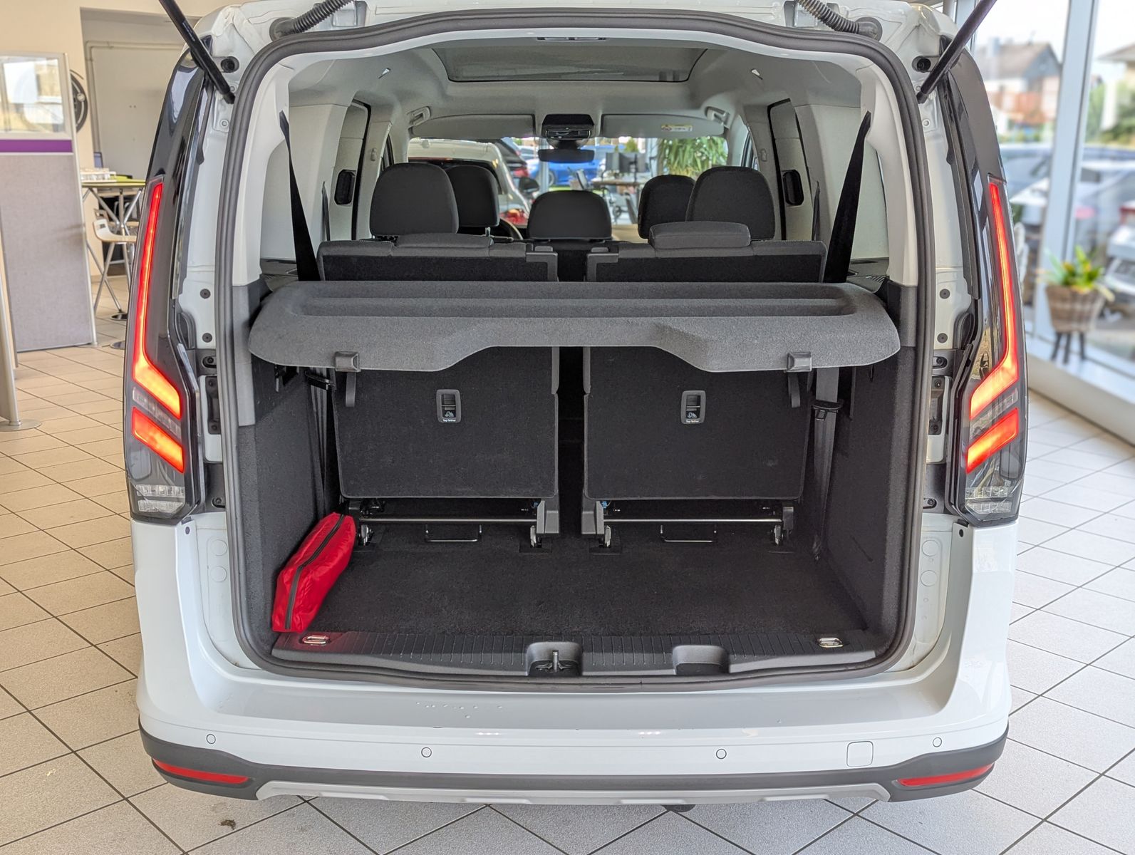 FORD Tourneo Connect L2 Active 7-Sitz Bi-LED Pano AHK - Image 19