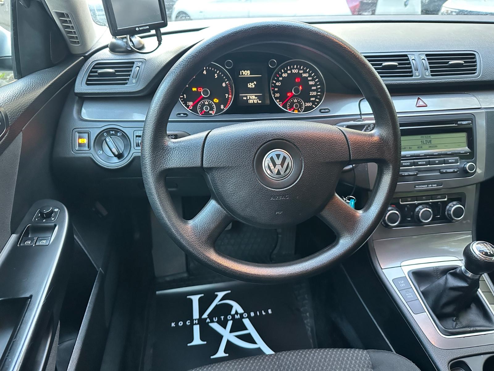 Volkswagen Passat 2010 — photo 24