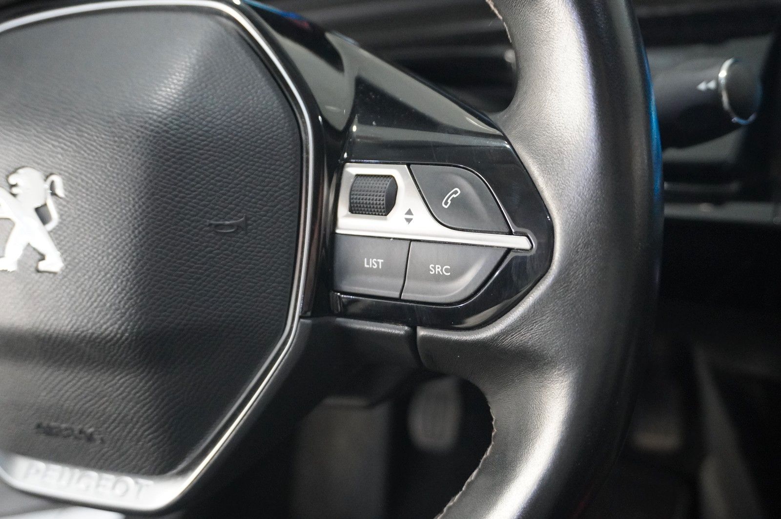 Fahrzeugabbildung Peugeot 508 LIM 1.5D ALLURE NAVI/LED/KAMERA/SHZ/VIRTU.