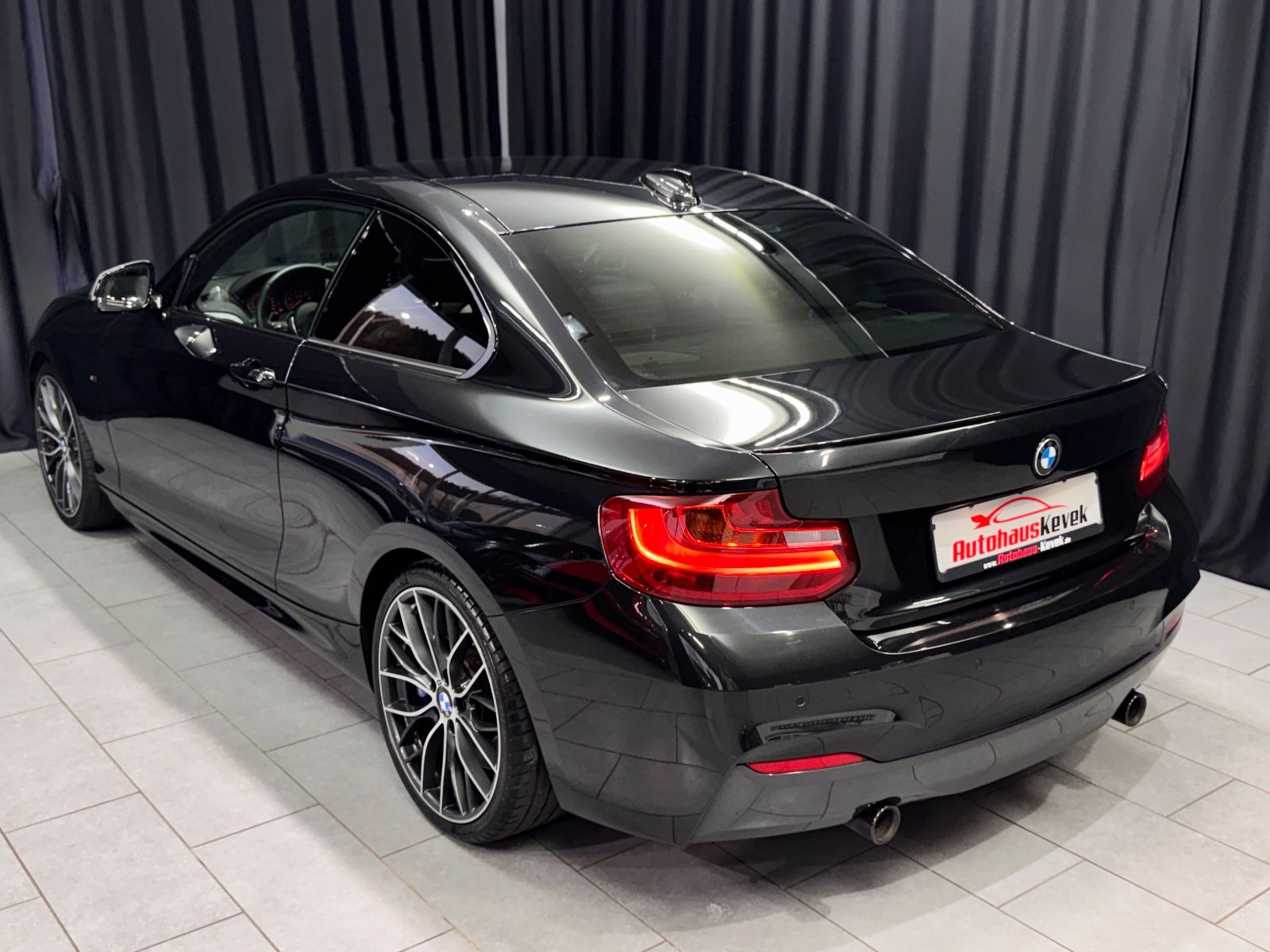 Fahrzeugabbildung BMW M240i Coupe xDrive|M-PERFORMANCE|1.HAND|