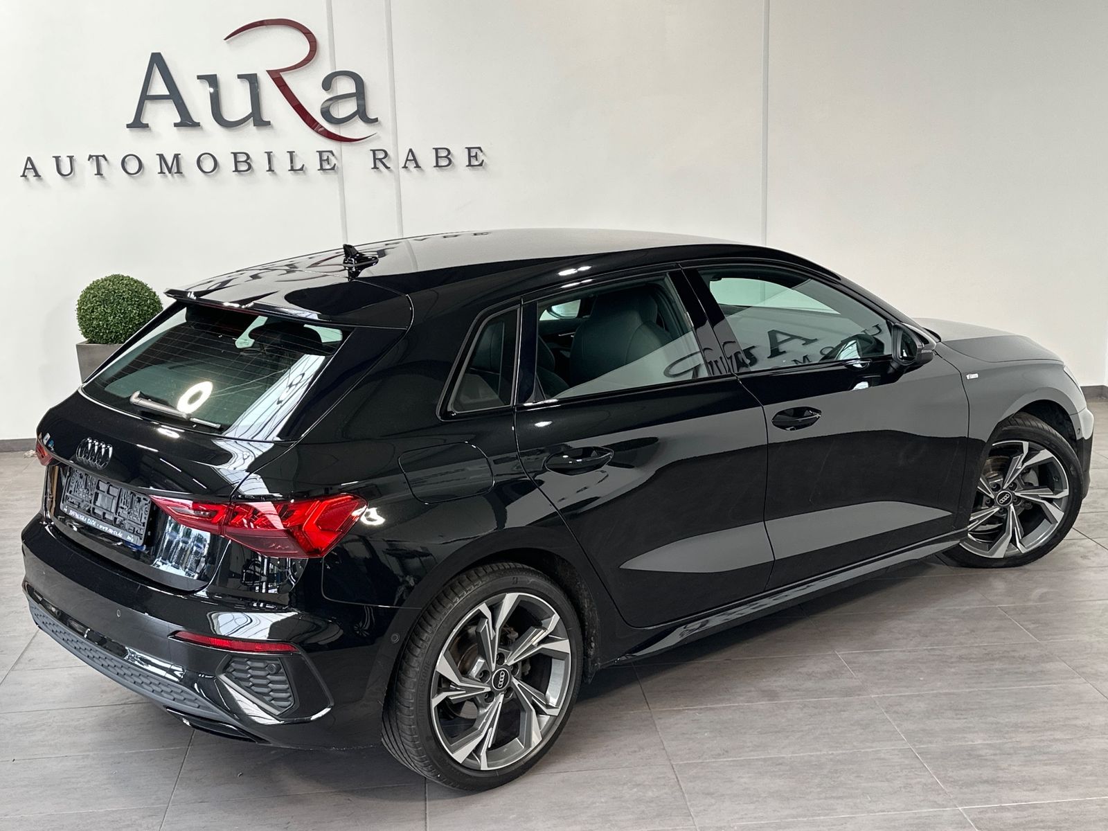 Fahrzeugabbildung Audi A3 SpB 35 TDI S-Line Black NAV+LED+HUD+KAM+B&O