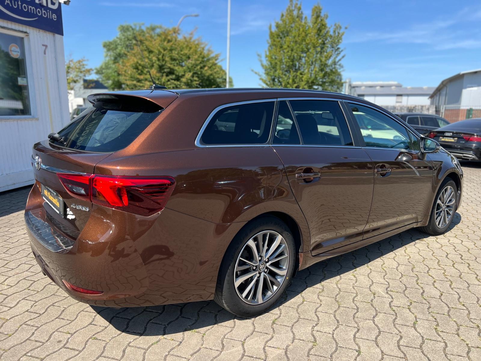 Toyota Avensis 2015 — photo 14