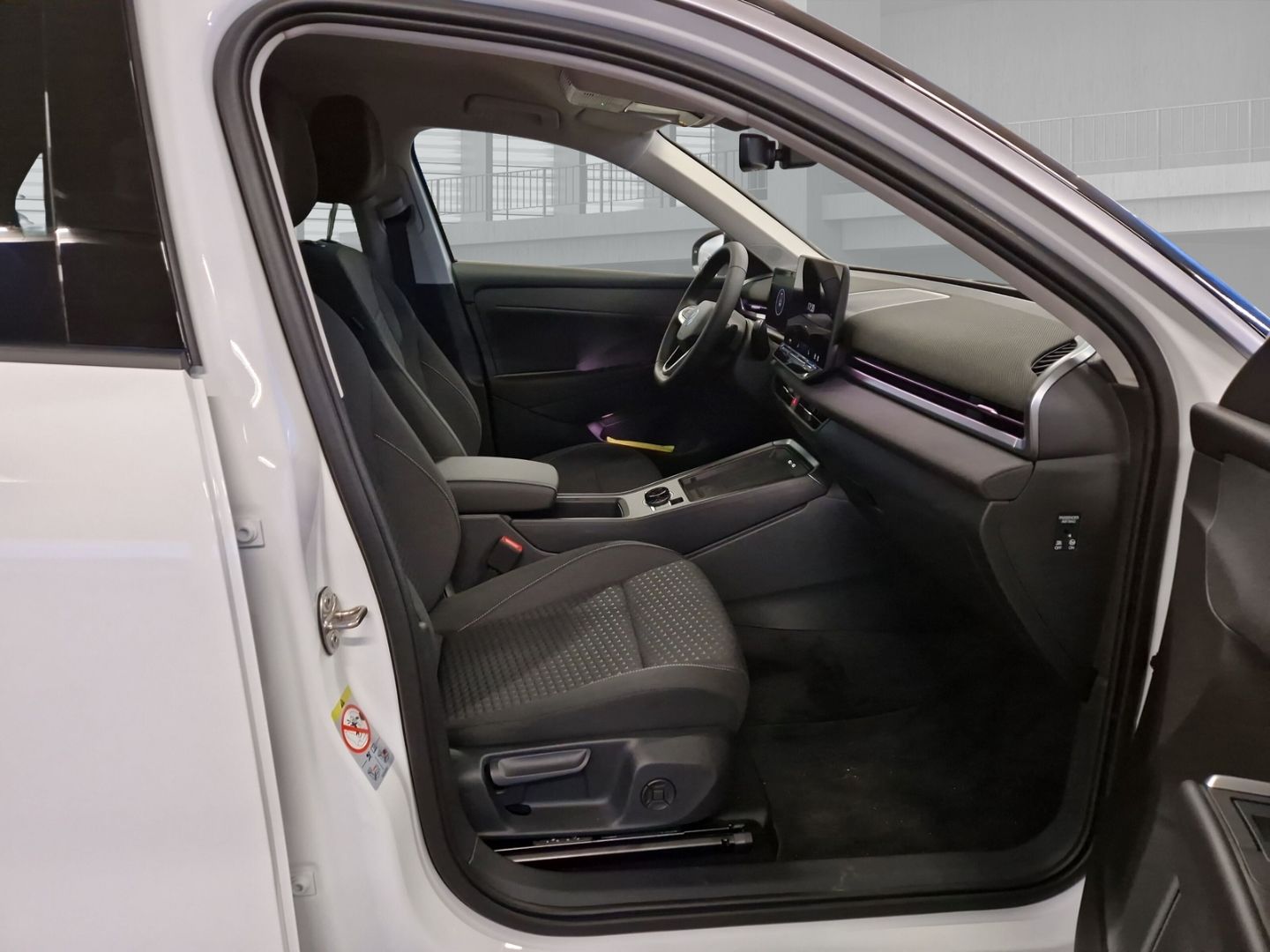 Fahrzeugabbildung Volkswagen T-Roc Life 1.5 eTSI DSG Digitales Cockpit LED Dy