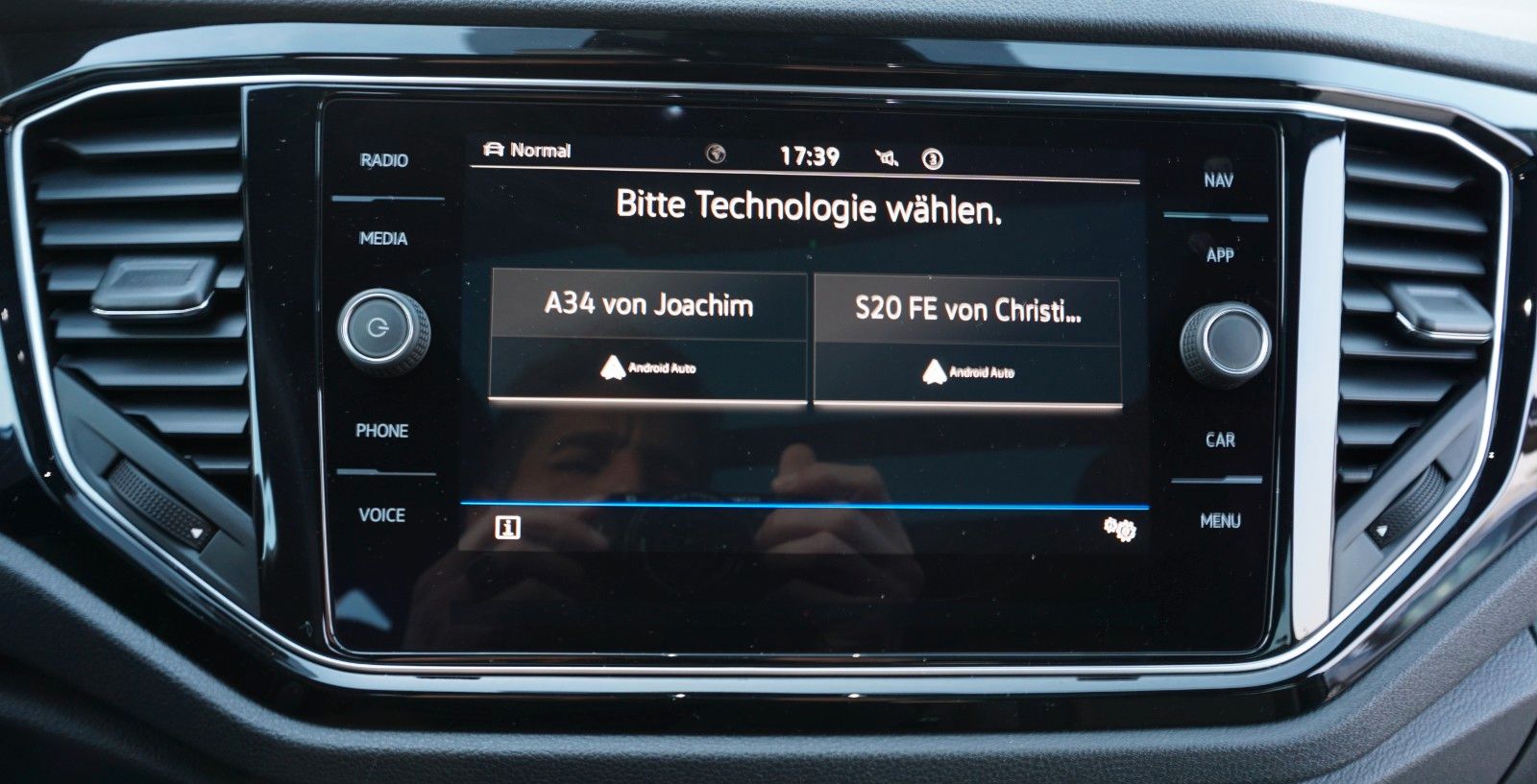 Fahrzeugabbildung Volkswagen T-Roc Sport 4Motion, Kamera, Navi, Pano, Black