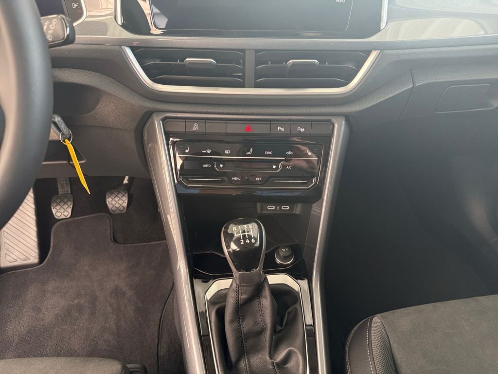 Fahrzeugabbildung Volkswagen T-Roc 1.5TSI DSG Style AHZV 5 Jahre NW Garantie