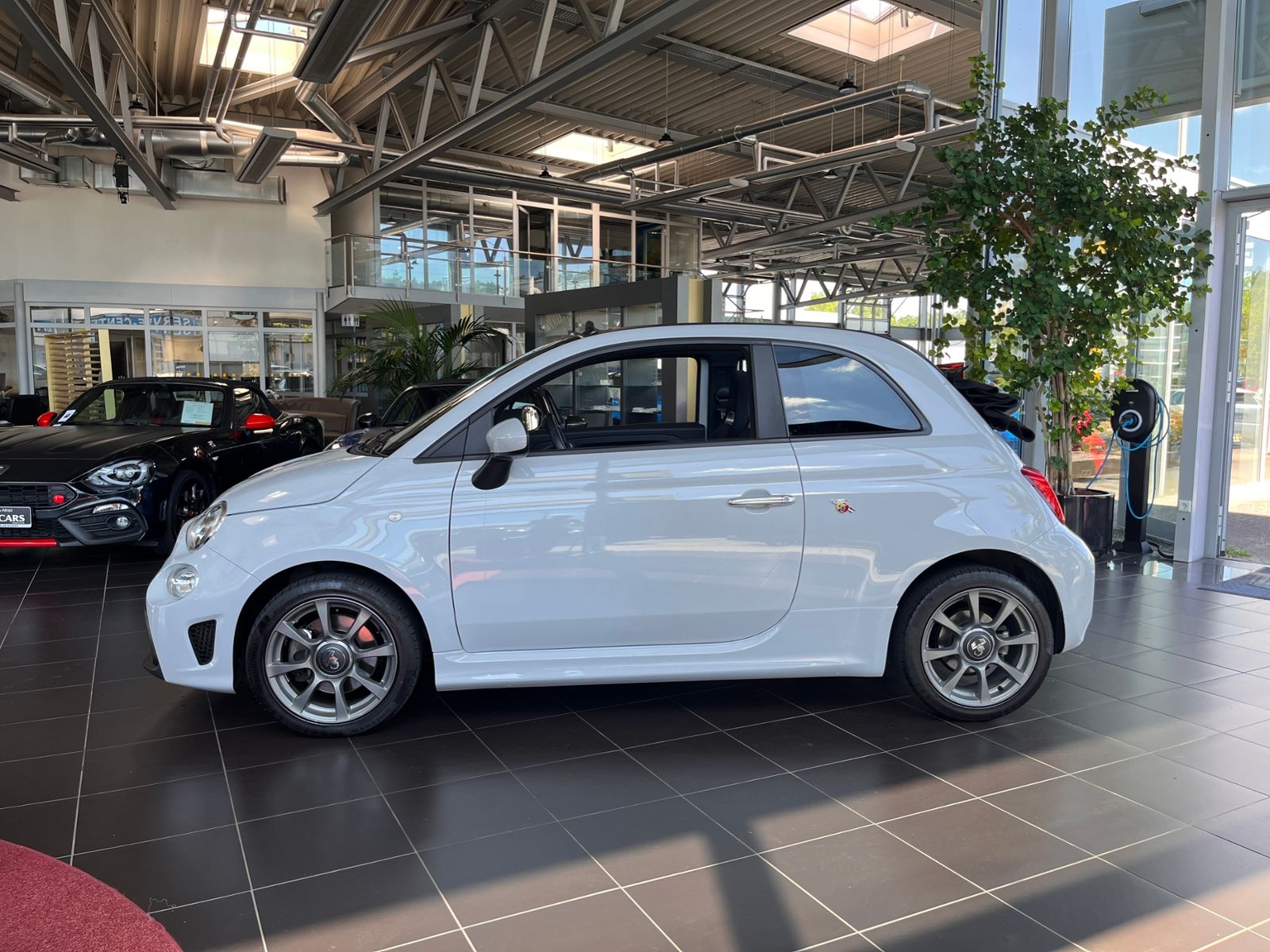 Fahrzeugabbildung Abarth 595C  1.4 T-Jet NAVI ALU