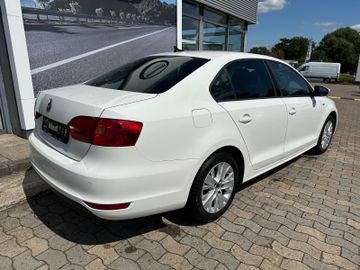 Fahrzeugabbildung Volkswagen Jetta VI 1.2 TFSI Life Navi