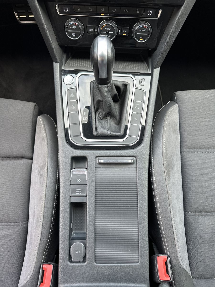 Fahrzeugabbildung Volkswagen Passat Alltrack 2.0 TDI DSG 4M NAV+LED+AHK+KAMER