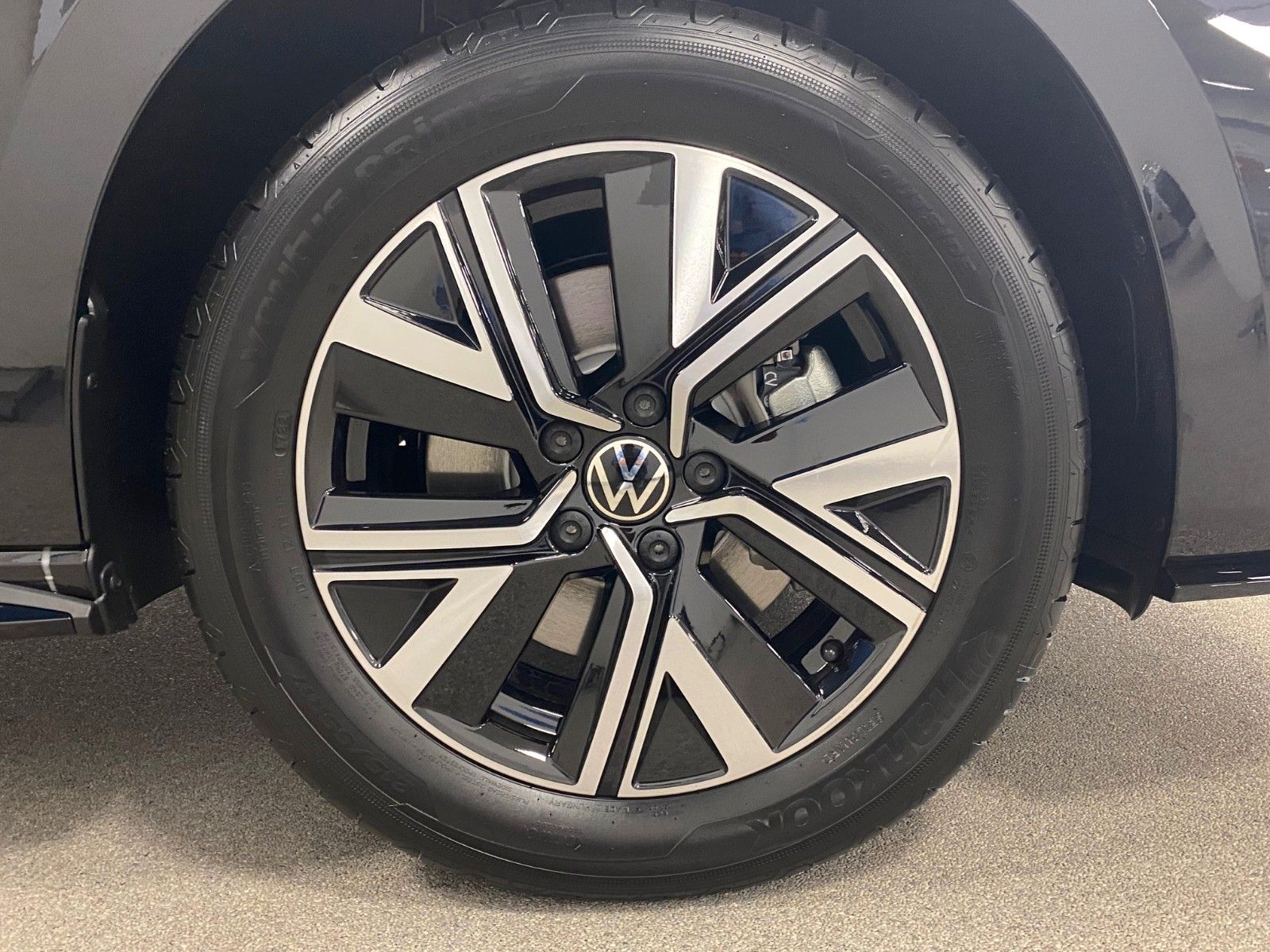 Fahrzeugabbildung Volkswagen Touran 1.5 TSI OPF DSG Highline R-Line+NAVI+LED+