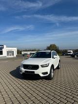 Volvo XC 40 XC40 Momentum Core 2WD - Volvo XC40: Momentum Core
