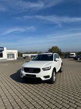 Volvo XC 40 XC40 Momentum Core 2WD - Volvo XC40: Momentum Core