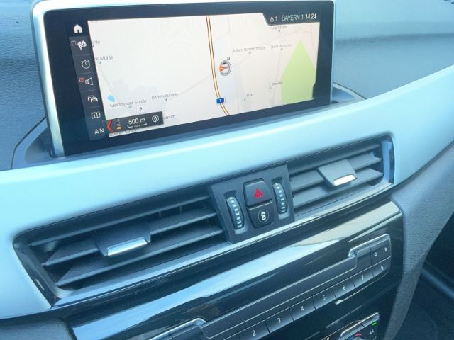 Fahrzeugabbildung BMW X1 sDrive 18i Advantage Panoramadach, Rückfahrka