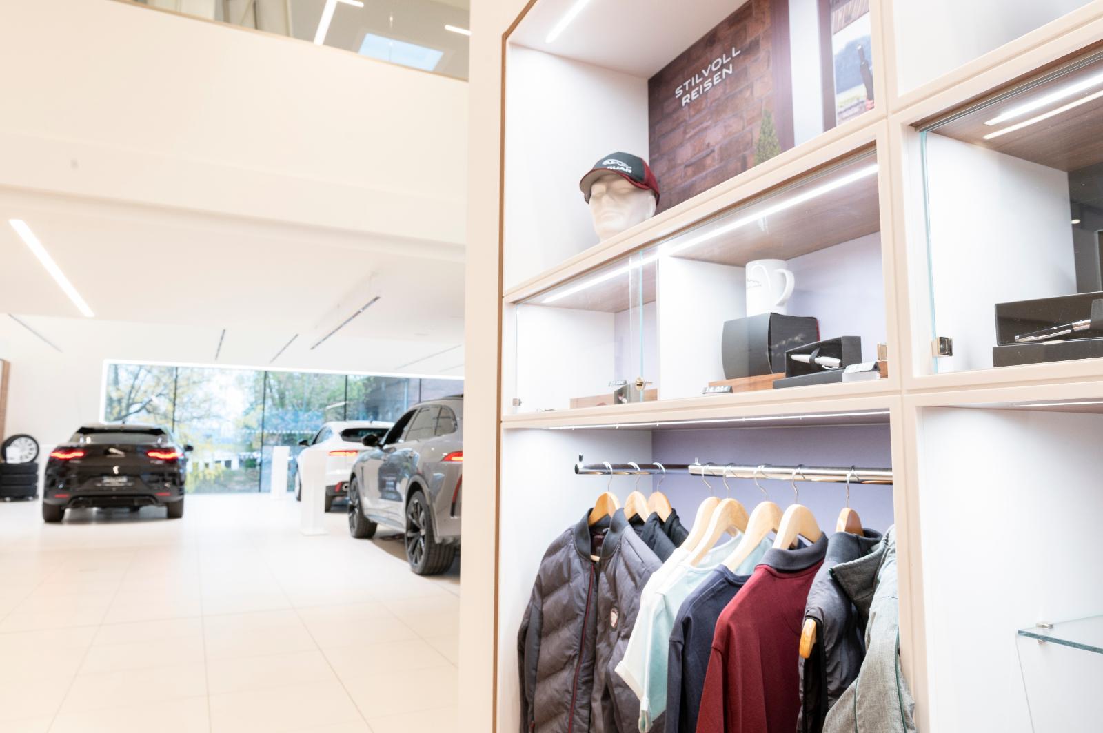 showroom-image-bottom