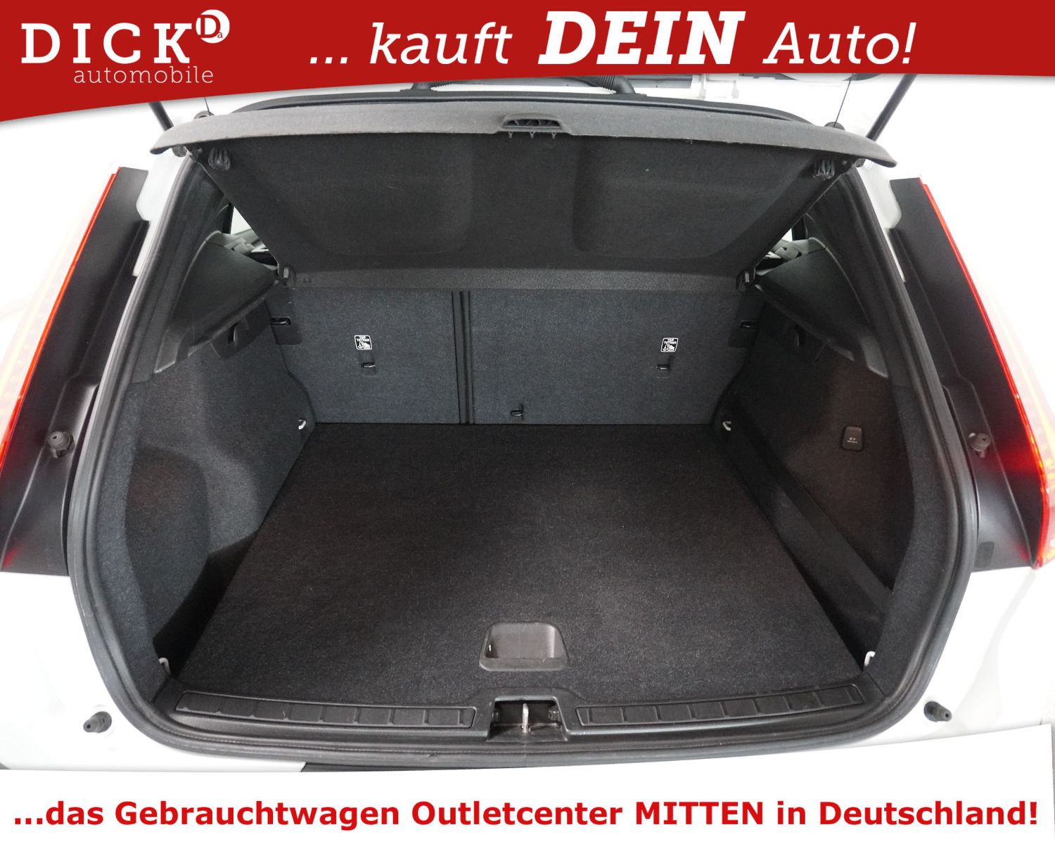 Fahrzeugabbildung Volvo XC40 T3 Aut Momen PANO+VIRTU+LED+KAM+H&K+ACC+SHZ