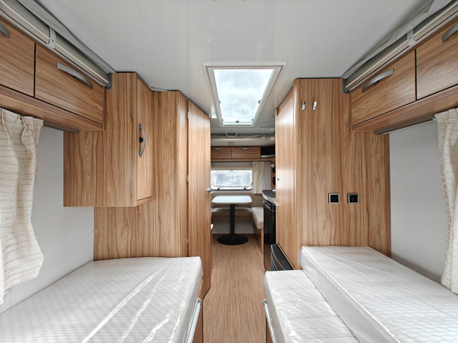 Fahrzeugabbildung HYMER / ERIBA / HYMERCAR Feeling 470 Elegance - JETZT 6.683€ SPAREN !!!