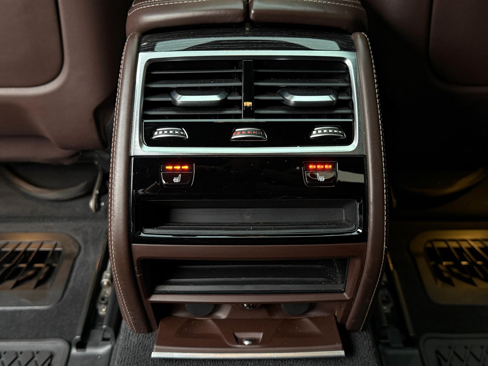 Fahrzeugabbildung BMW 750 L d xDrive M Paket LED+NAV+SHZ+MEMO+PANO+KAM