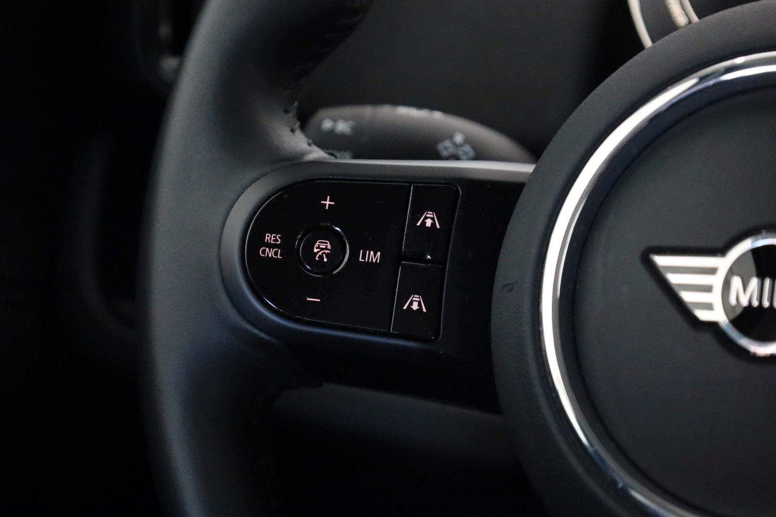 Fahrzeugabbildung MINI Countryman Cooper SE Essential Trim All4,ACC,Nav
