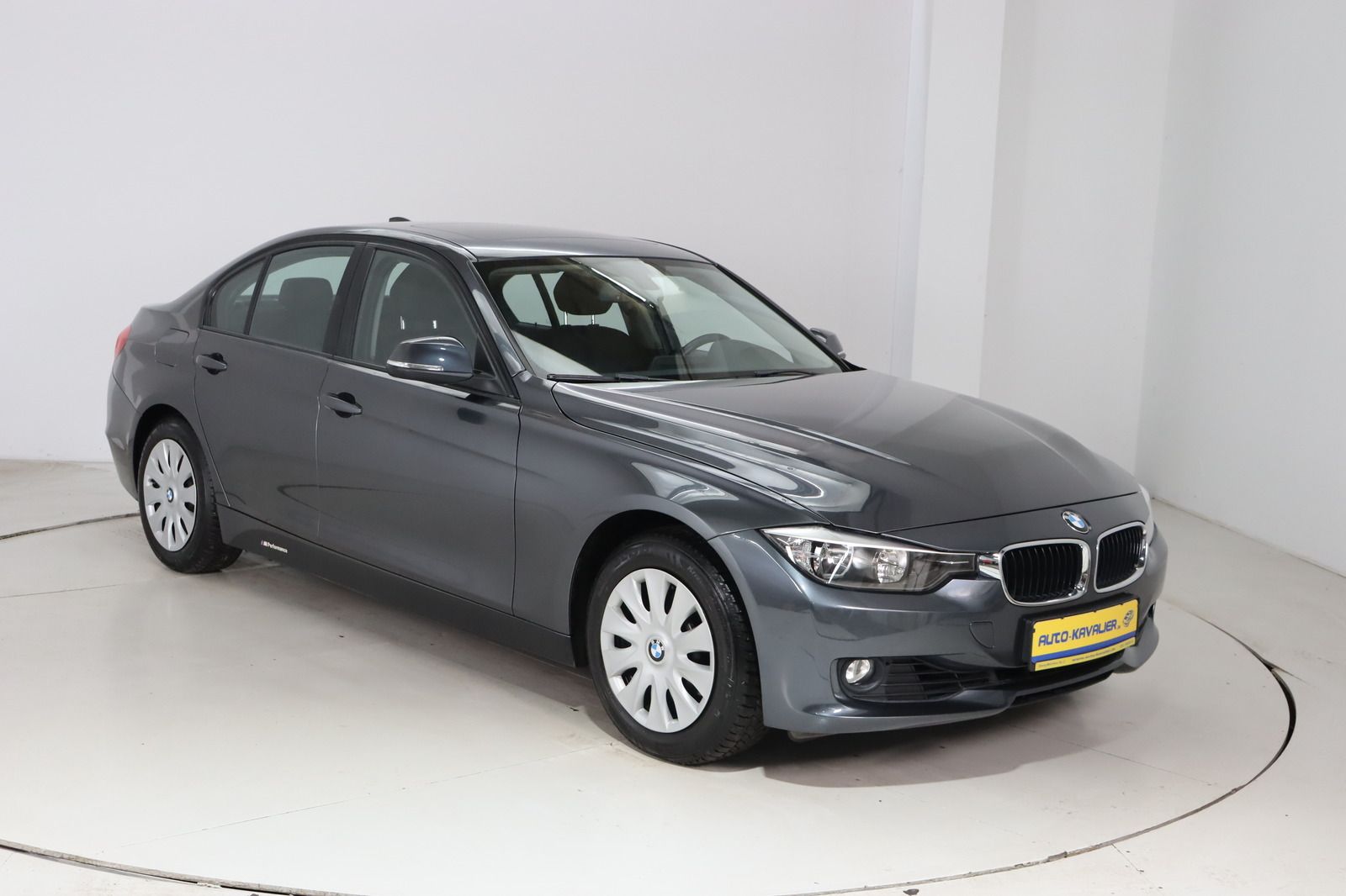 Fahrzeugabbildung BMW 320 i * AHK * Navi * SD