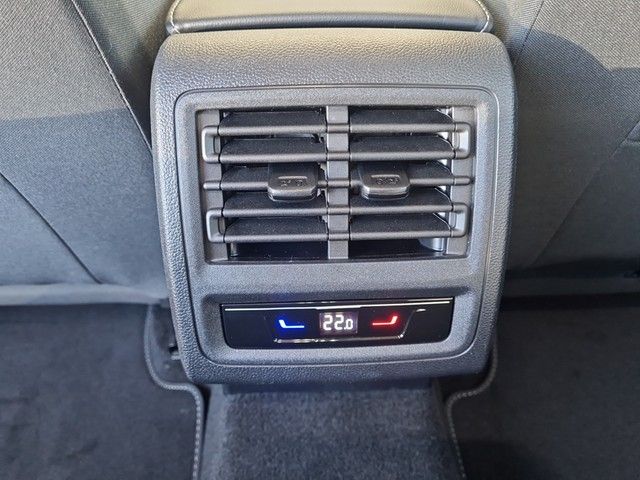 Fahrzeugabbildung Volkswagen Golf VIII Lim. Move TSI LED RFK AID SH LM