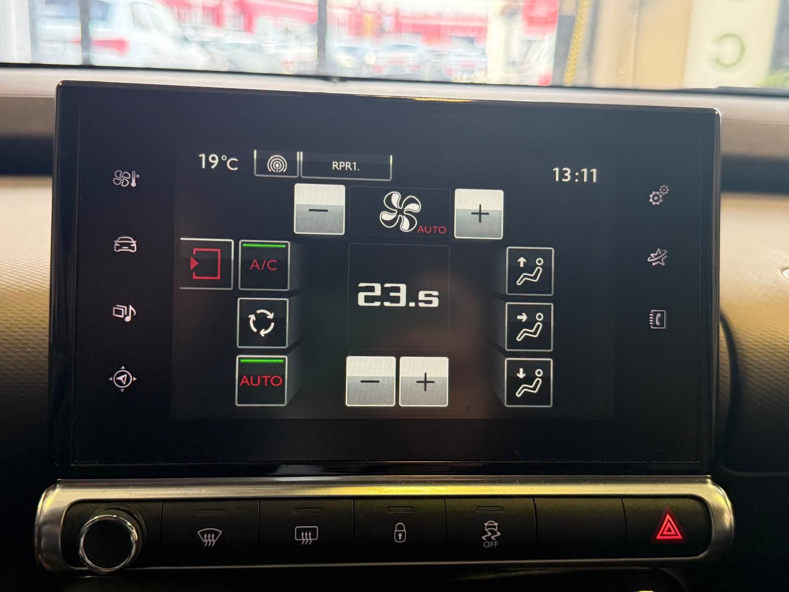 Fahrzeugabbildung Citroën C4 Cactus Shine/ KAMERA/NAVI/8.FACH BEREIFT