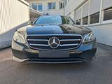 Mercedes-Benz E 220dT AVANTGARDE TAXI BEI MERCEDES-SCHECKHEFT - Mercedes-Benz E 220 mit Diesel-Antrieb: Taxi