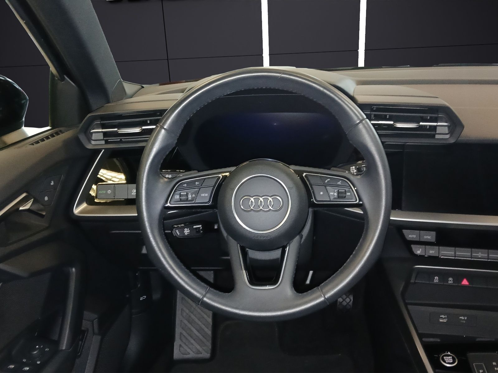 Fahrzeugabbildung Audi A3 Limousine 35 TFSI advanced S-tronic Navi AVC