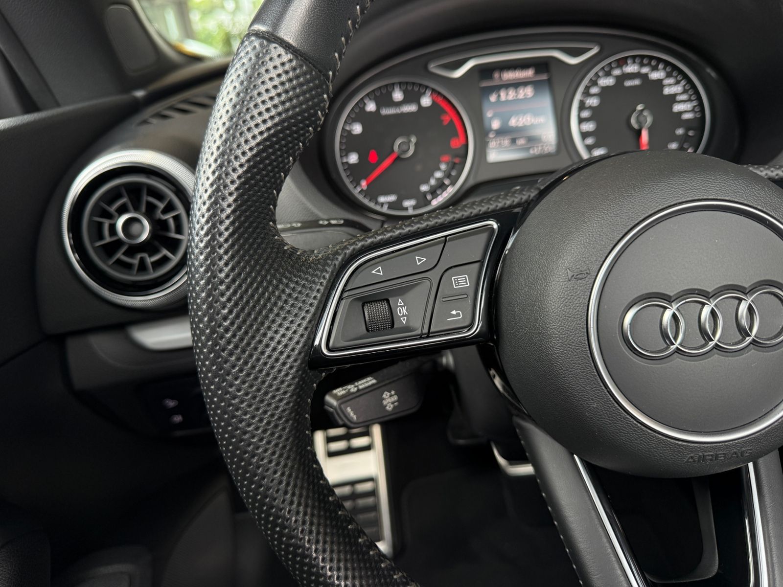 Fahrzeugabbildung Audi A3 Cabriolet S-Line LED NAVI ALU