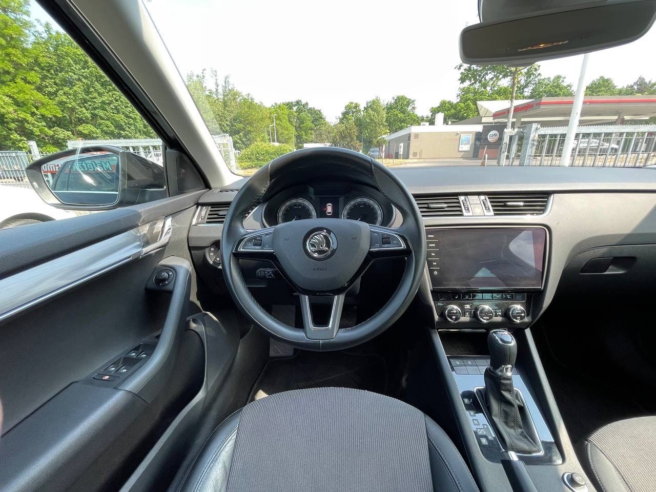 Fahrzeugabbildung SKODA Octavia 2.0 TDI  Style*StHz*Navi*SmartLink*ACC*