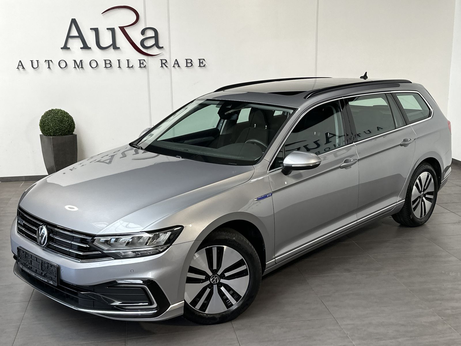 Fahrzeugabbildung Volkswagen Passat Variant 1.4 TSI DSG GTE NAV+LED+ACC+PANO