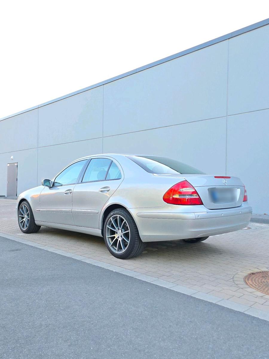 Mercedes-Benz E 220