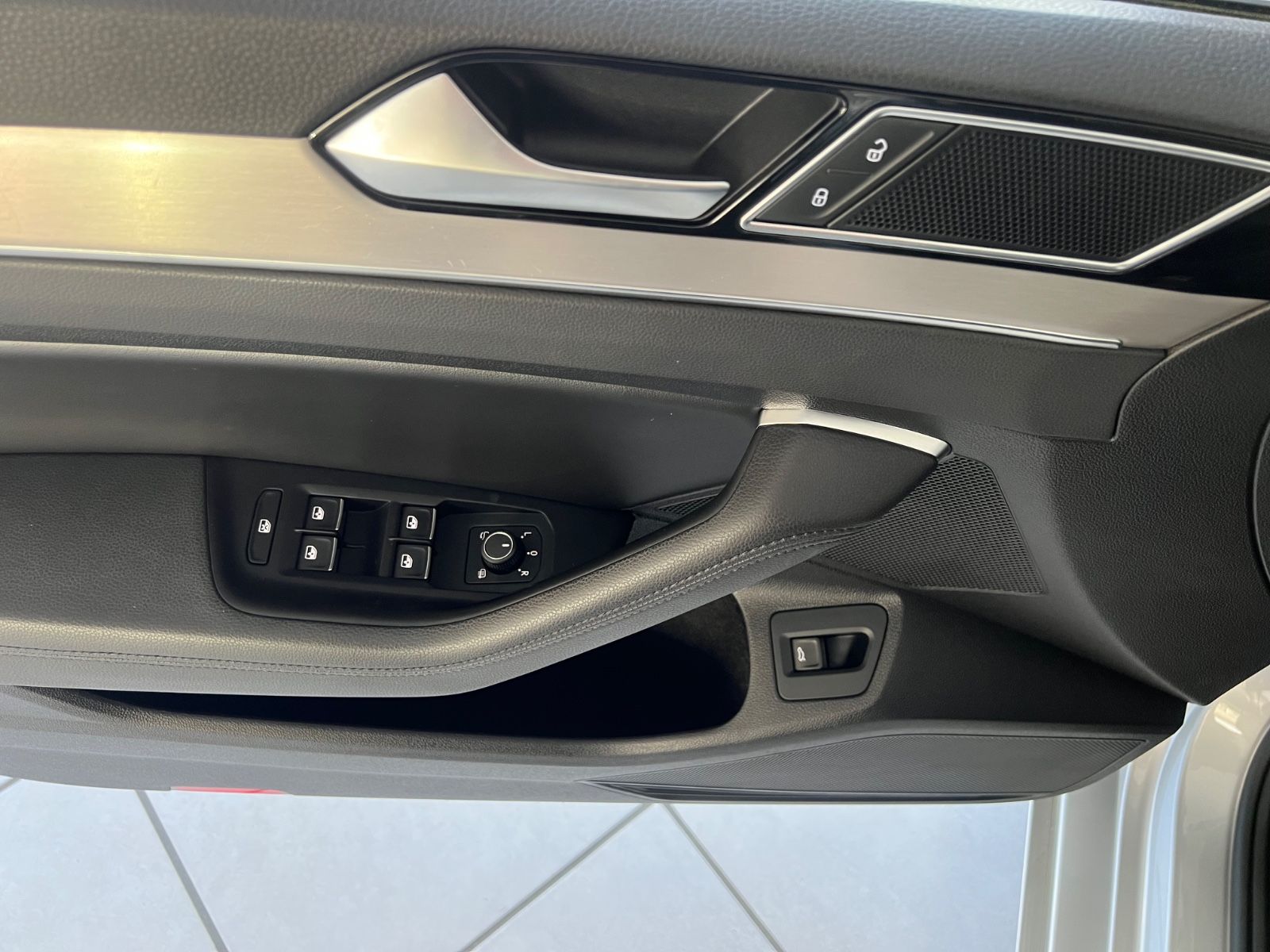 Fahrzeugabbildung Volkswagen Passat 2.0TDI DSG Variant Highline *MASSAGE*