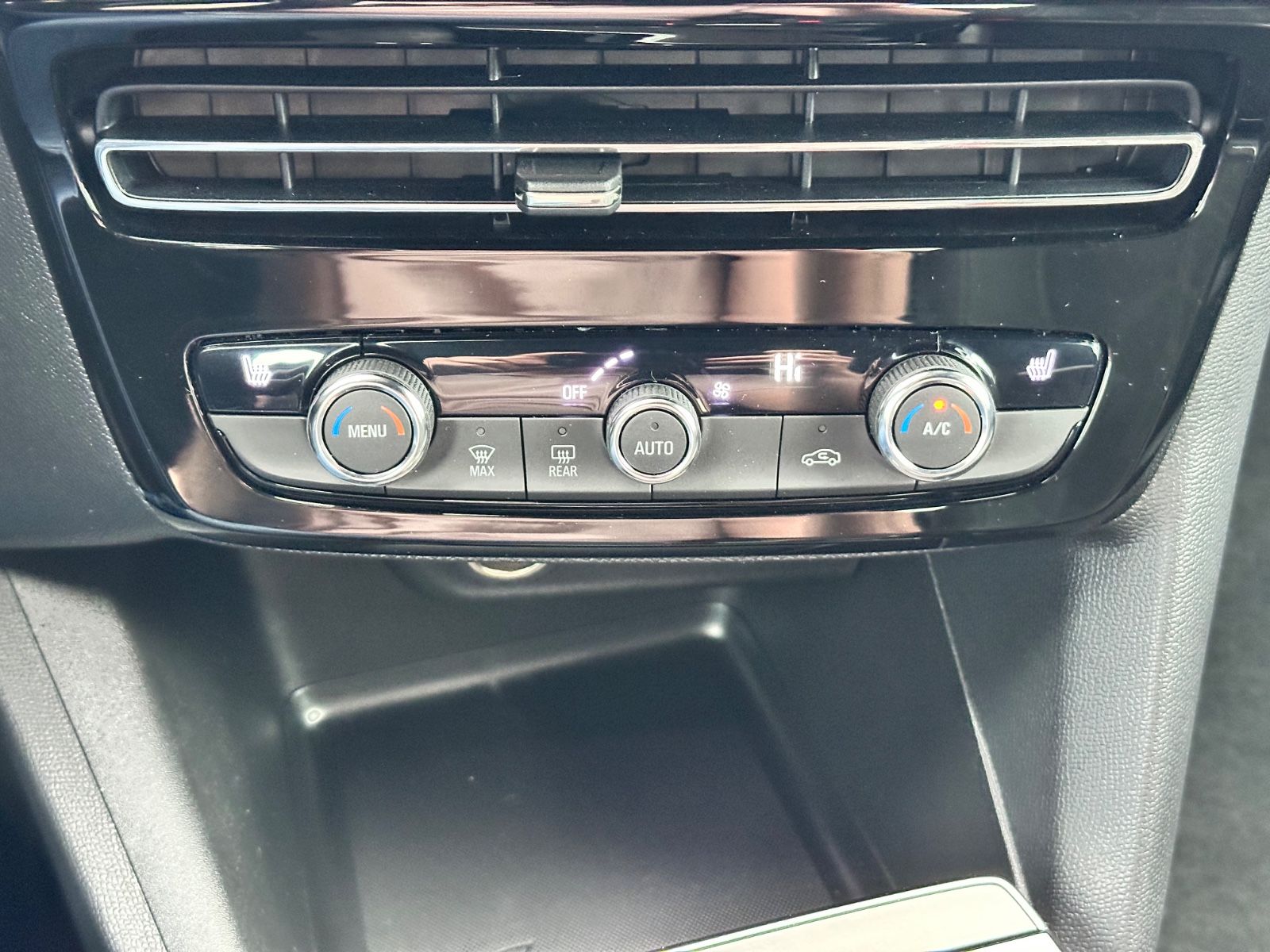 Fahrzeugabbildung Opel Mokka Hybrid Ultimate Navi*Sitzh.*Kamera*Keyless