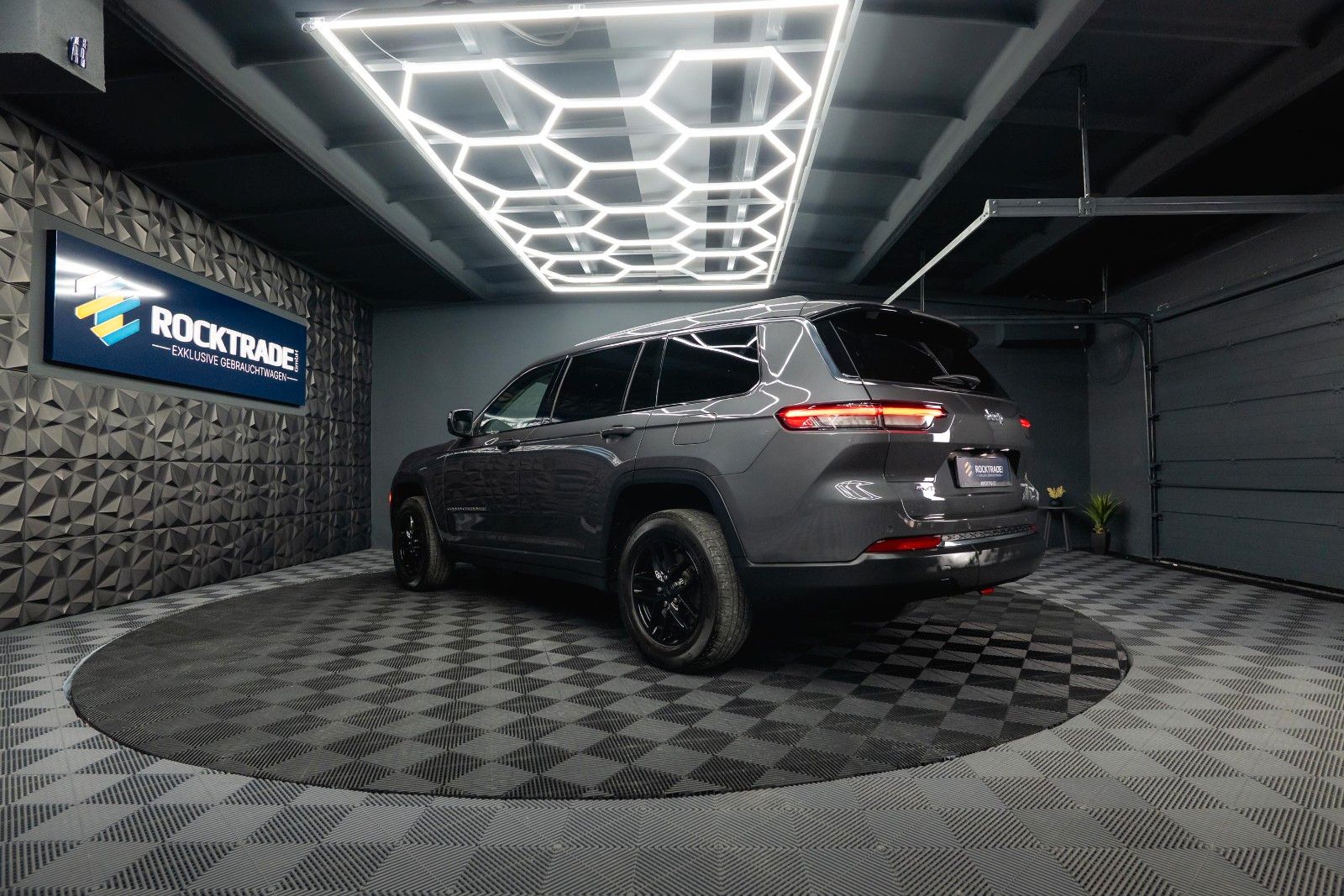 Fahrzeugabbildung Jeep Grand Cherokee 3.6 4x4 LAREDO L ACC Kamera 19%