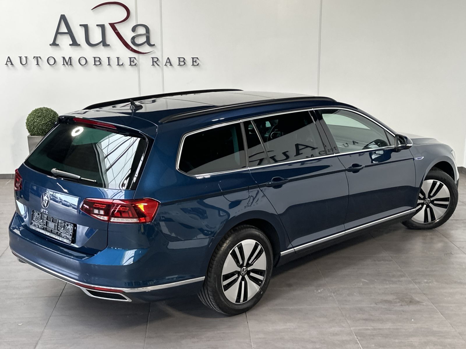 Fahrzeugabbildung Volkswagen Passat Variant 1.4 TSI DSG GTE NAV+LED+AHK+PANO