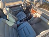 Mercedes-Benz 200 Cabrio-124er Baureihe - blaue Mercedes-Benz 200