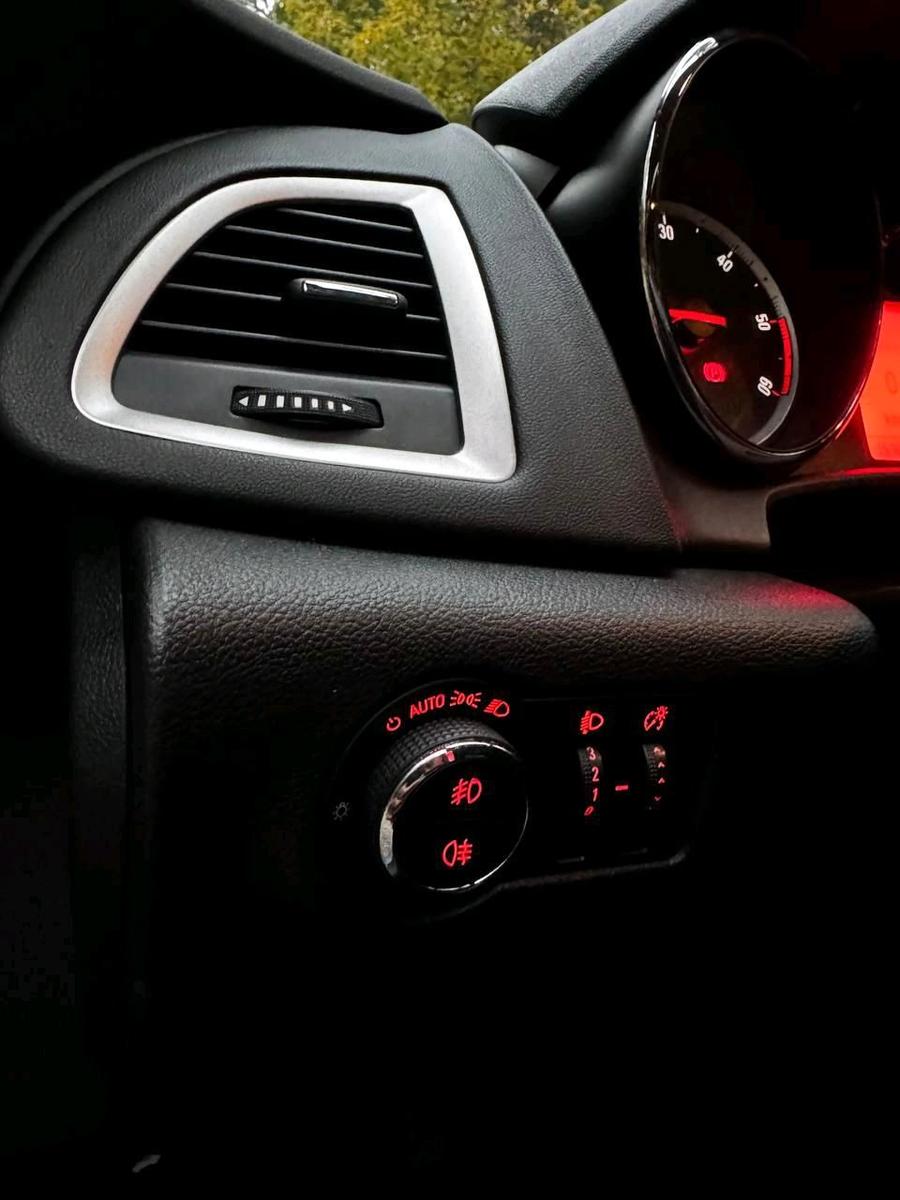 Opel Astra 2013 — photo 14