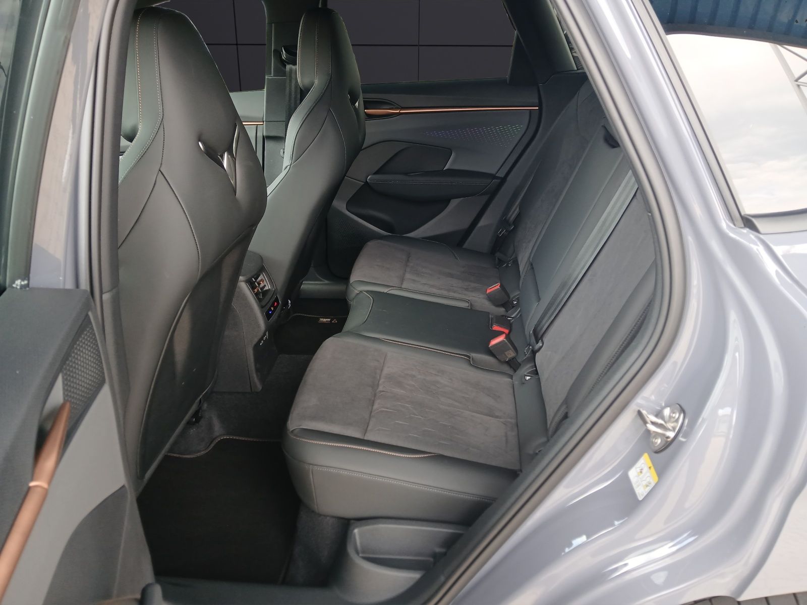 Fahrzeugabbildung CUPRA Terramar VZ 2.0TSI 4Drive Matrix Pano Akebono HU