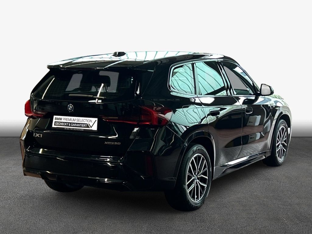 BMW iX1 xDrive30, SHZ M-Sportpaket foto 2