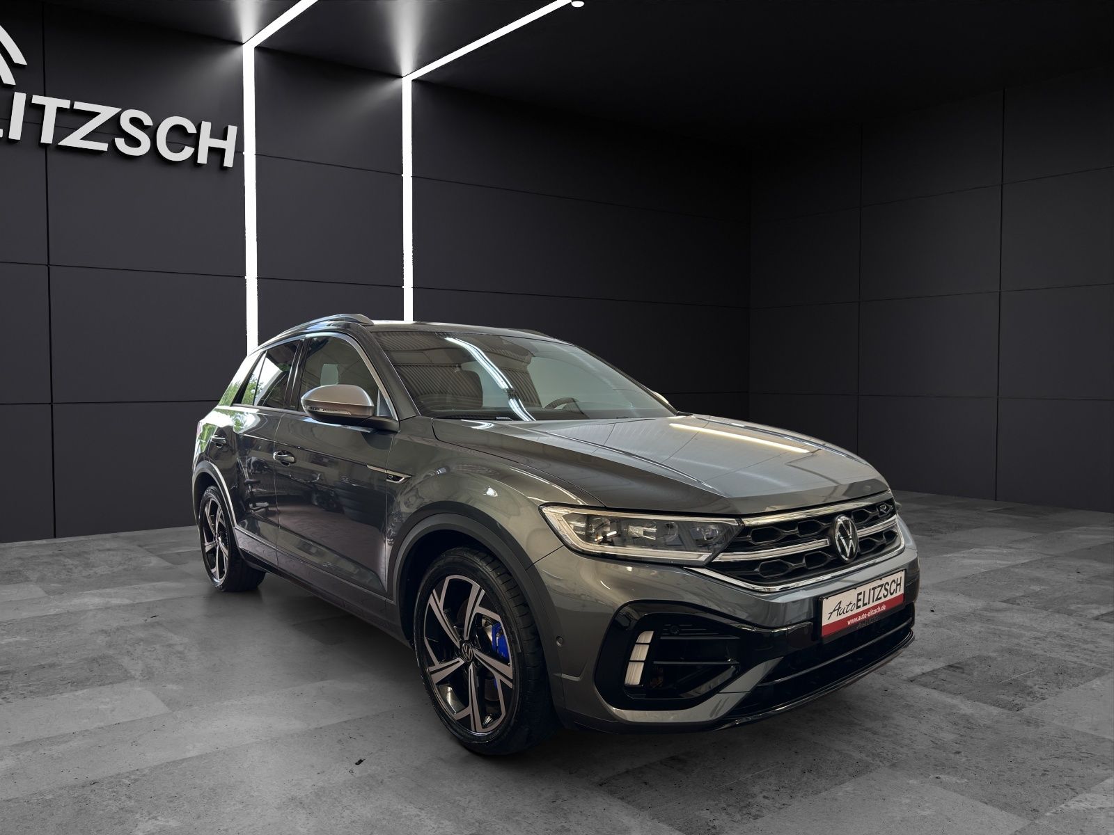 Fahrzeugabbildung Volkswagen T-Roc R 4M DSG  IQ.Light ACC AHK PANO SHZ RearVi