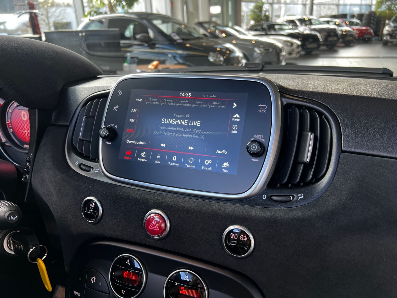 Fahrzeugabbildung Abarth 595C esseesse AKRAPOVIC XENON NAVI ALU