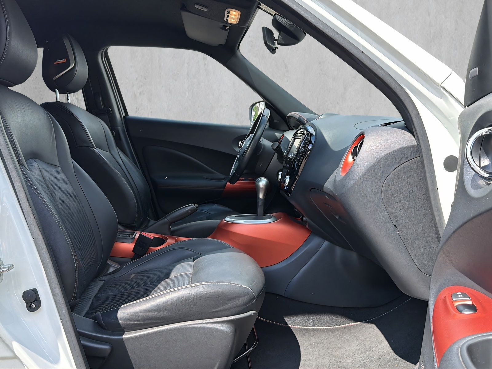 Fahrzeugabbildung Nissan Juke 1.6 TEKNA AUT. KEYLESS 360° KAM NAVI LEDER