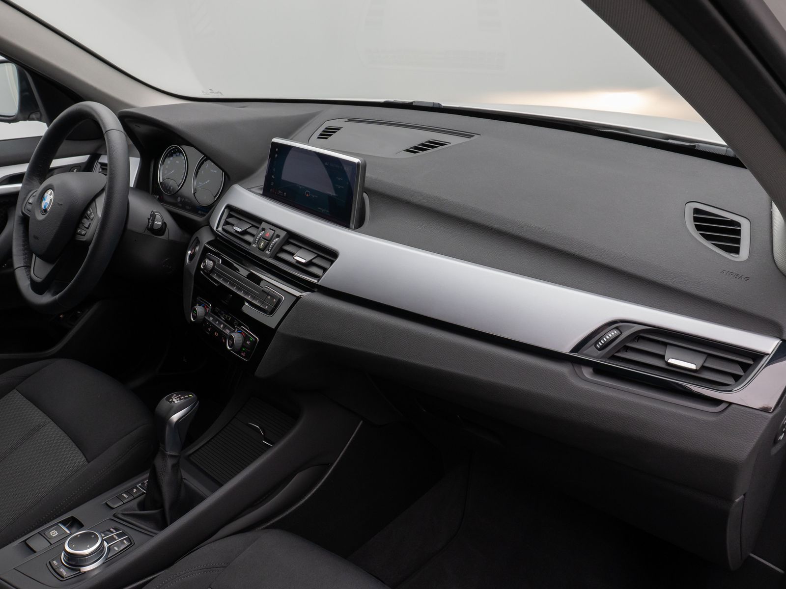 Fahrzeugabbildung BMW X1 xD25e Parkassist DAB Navi Geschwindigkeitsreg