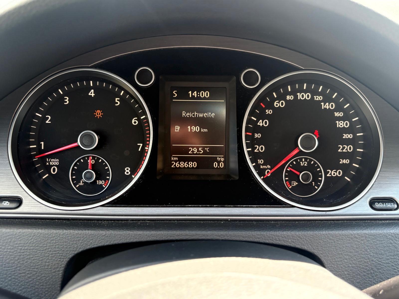 Volkswagen Passat 2011 — photo 11