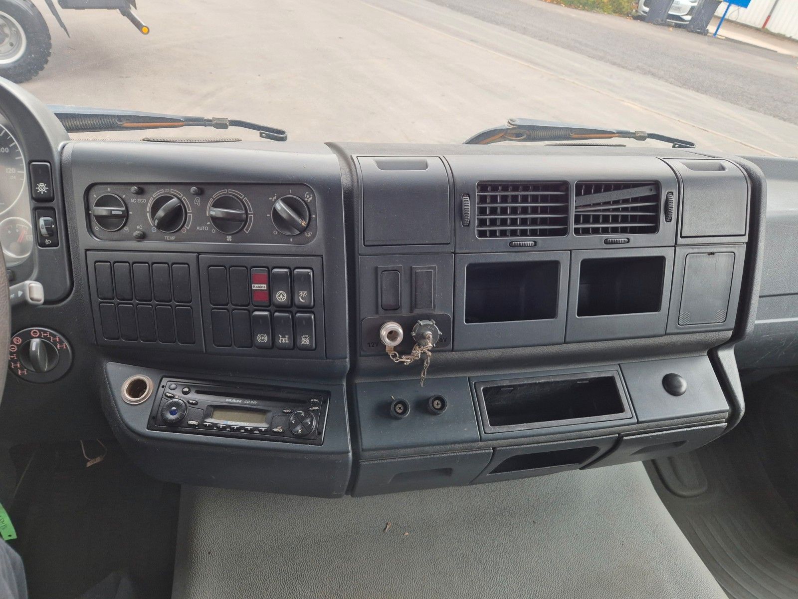 Fahrzeugabbildung MAN TGA 18.360 4x4 BB Pritsche Single Bereifung