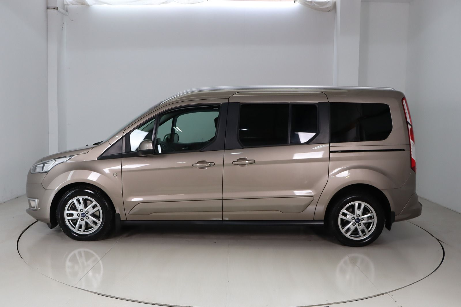 Fahrzeugabbildung Ford Grand Tourneo Connect 1.5 ECOBLUE Titanium