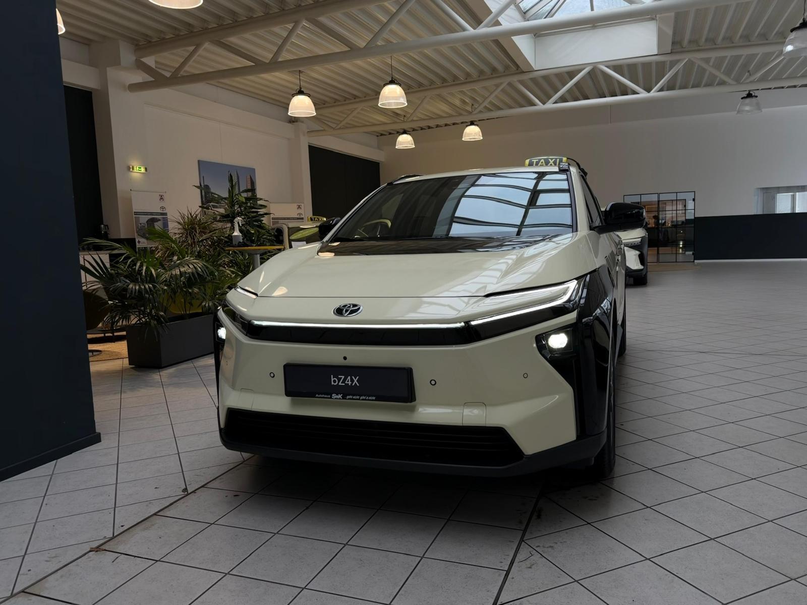 Toyota bZ4X BEV 165kW 4x2 Lounge ABS Fahrerairbag ESP L