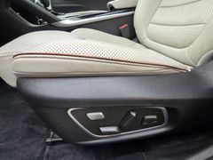 Fahrzeugabbildung Koleos Initiale Paris 4x4 2.0 BLUE dCi 185 X-tro